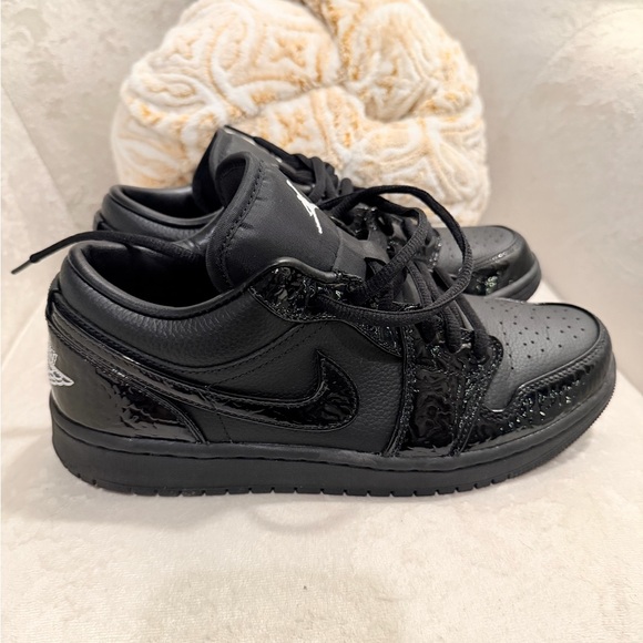 Women’s Air Jordan 1 Low SE - Picture 4 of 7